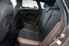 AUDI Q5 e-Hybrid quattro | Tech pro | Pano | Carbon AUDI Q5 e-Hybrid quattro | Tech pro | Pano | Carbon