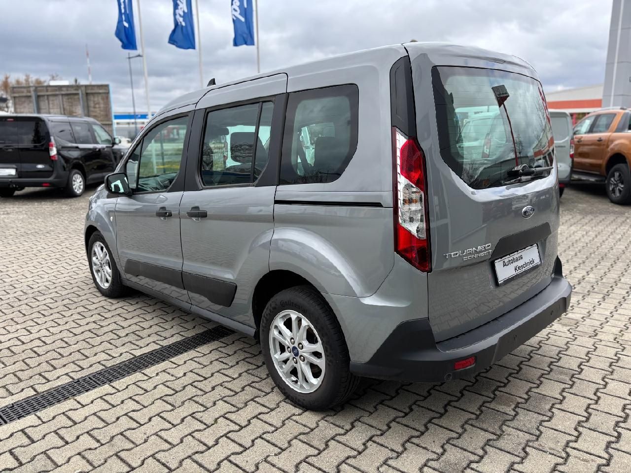 Fahrzeugabbildung Ford Tourneo Connect Kfz-St: 274€, 8566 BUT00172