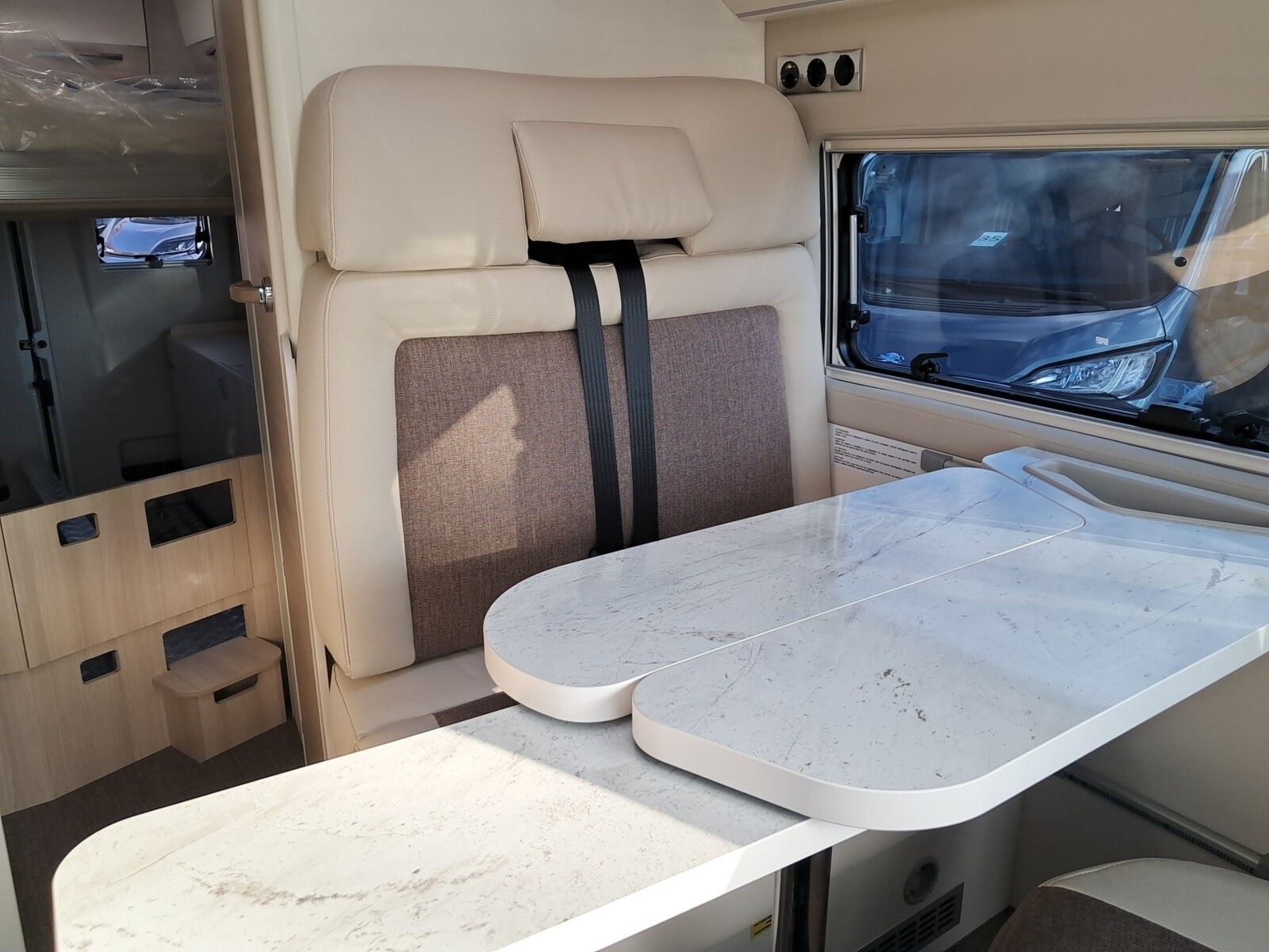 Fahrzeugabbildung Eura Mobil Van V 635 HB Fahrassistenz- & Mondial Plus Paket