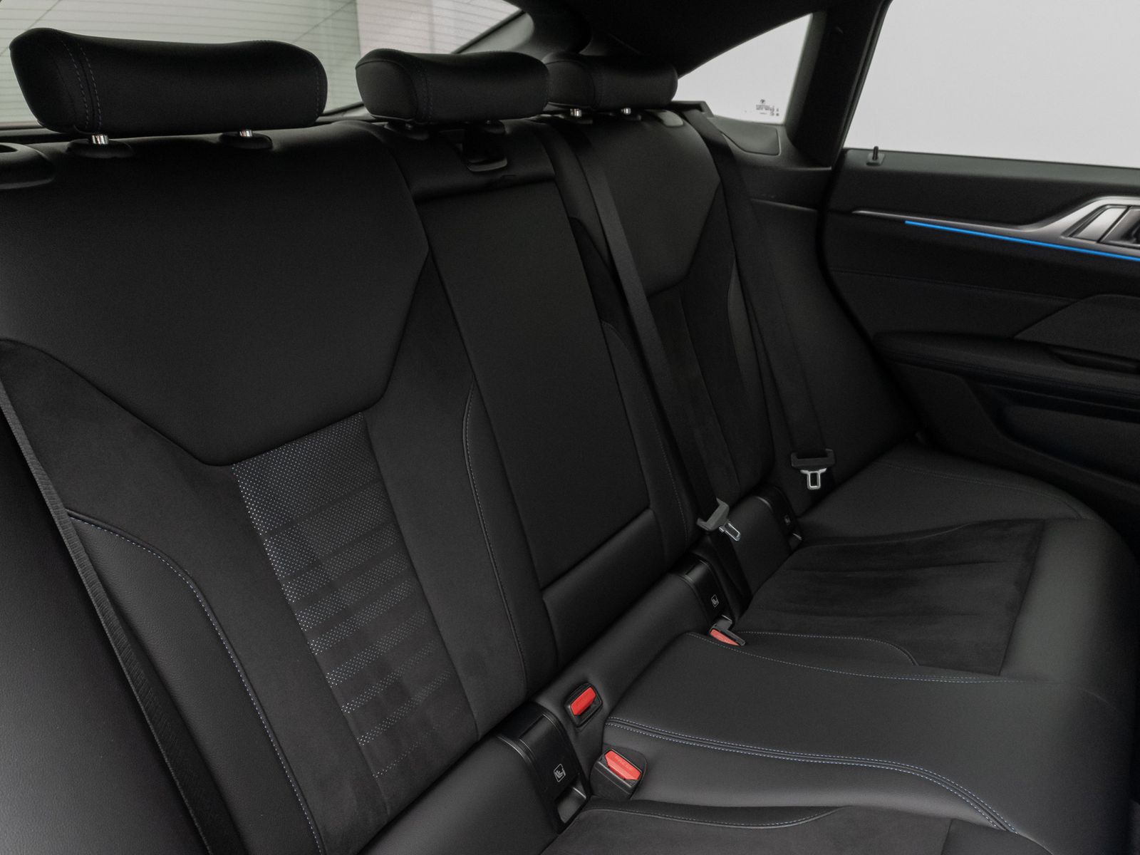 Fahrzeugabbildung BMW i4 eD40 M Sport 360°DAB H/K Komfort Alarm 19Zoll