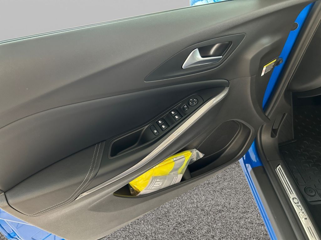 Fahrzeugabbildung Opel Grandland Plug-in Hybr.,  Ultimate, Leder, Night