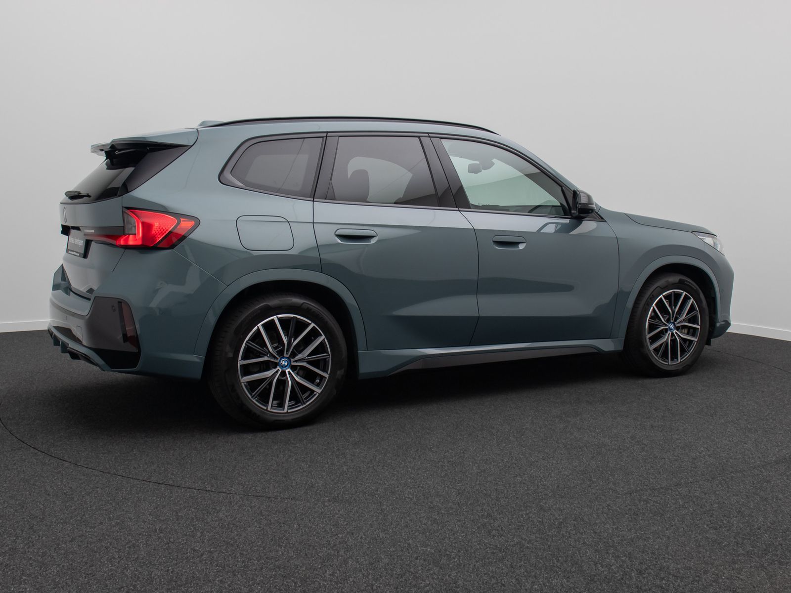 Fahrzeugabbildung BMW iX1 xD30 M Sport Alarm 360&deg; HUD DAB H/K Panorama