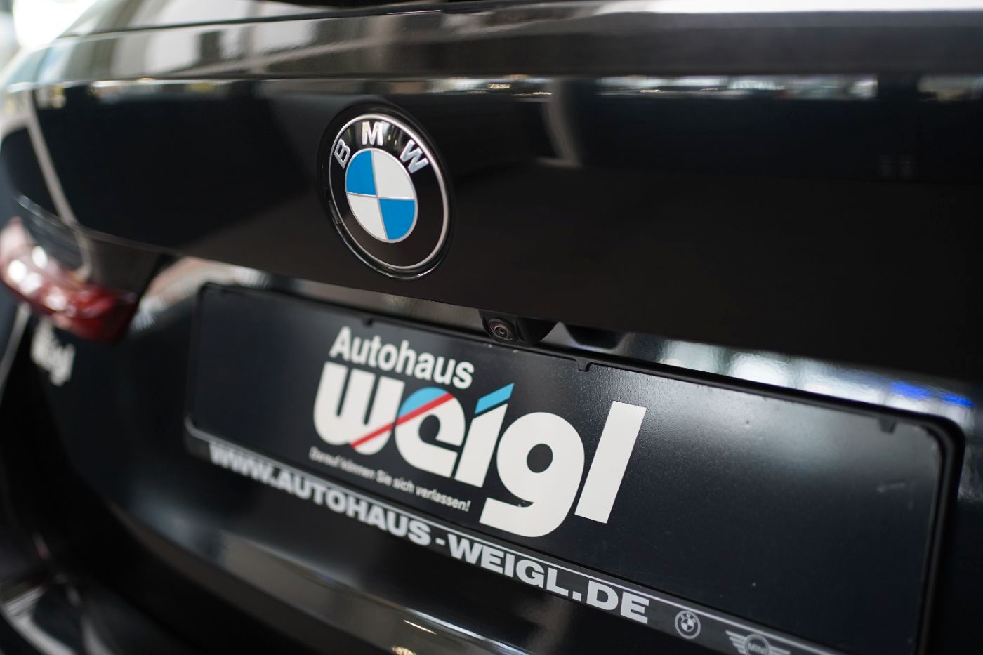 Fahrzeugabbildung BMW 318i Touring Navi+HeadUp+Kamera+APP+LED