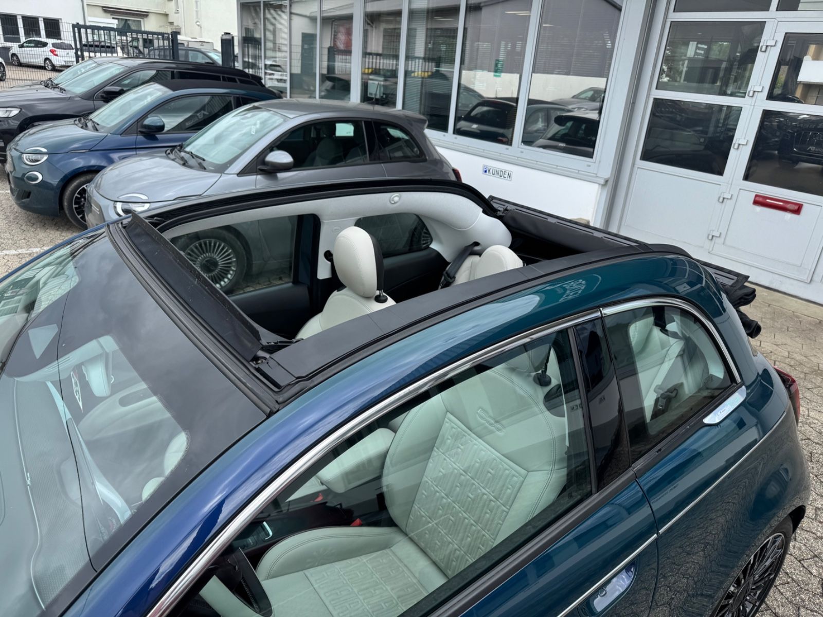 Fahrzeugabbildung Fiat 500 e La Prima/Leder/LED/R-Cam/ACC/Navi/SHZ