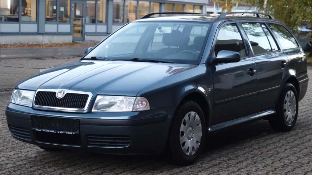 Skoda Octavia Combi Tour *TÜVNEU*EINPARKHILFE*GEPFLEGT