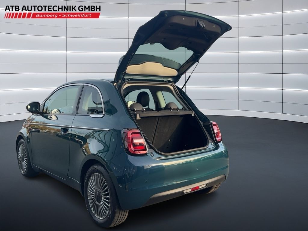 Fahrzeugabbildung Fiat 500e Elektro Style und Komfortpaket