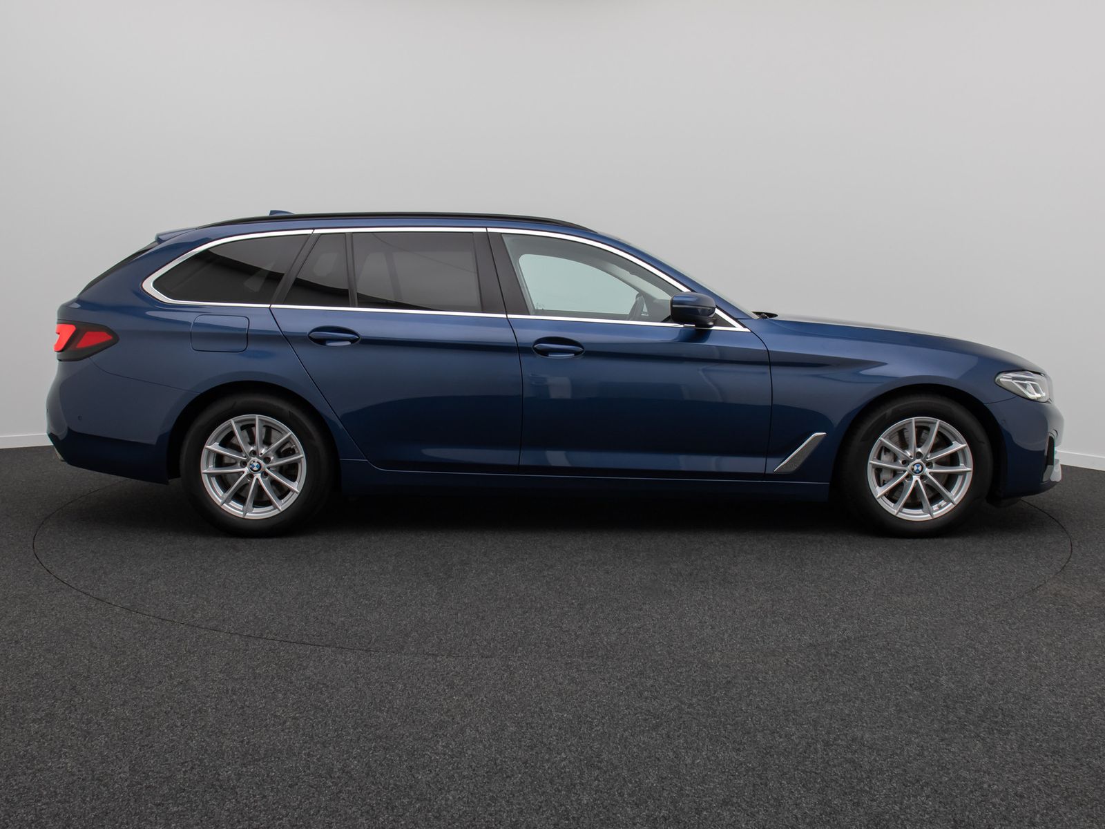 Fahrzeugabbildung BMW 530d xD HUD DAB HiFi Kamera Laser Alarm Komfort