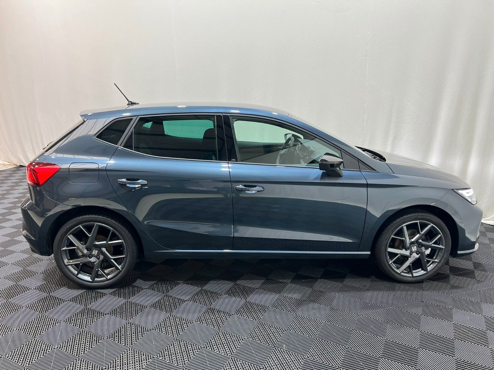Fahrzeugabbildung SEAT Ibiza 1.0 TSI 85kW FR DSG 18"ALU