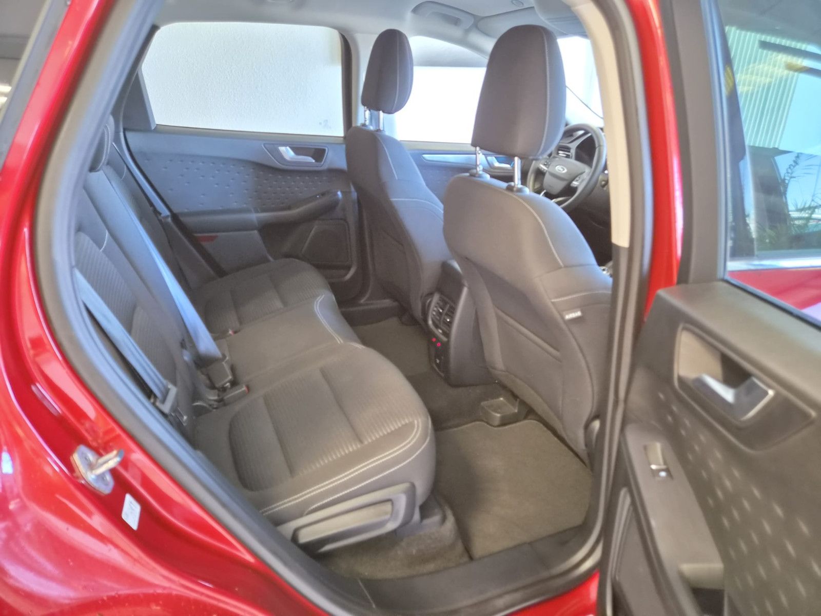 Fahrzeugabbildung Ford Kuga Plug-In Hybrid Titanium / SCHECKHEFT