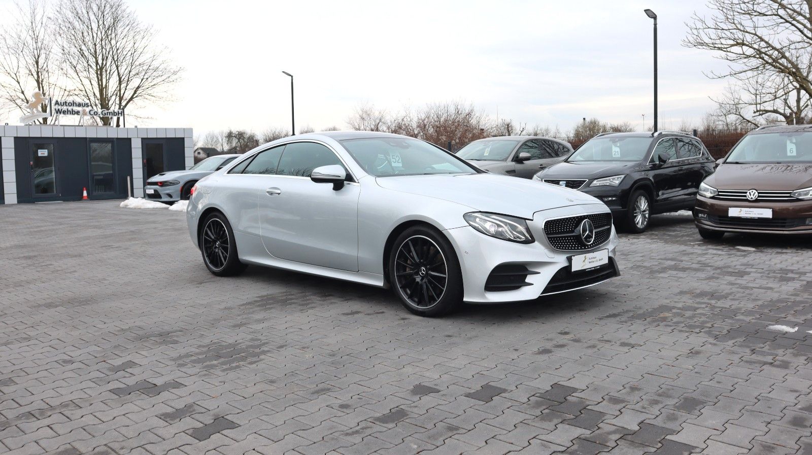 MERCEDES-BENZ E 350 AMG Coupe ACC CarPlay Spur TotW Kamera