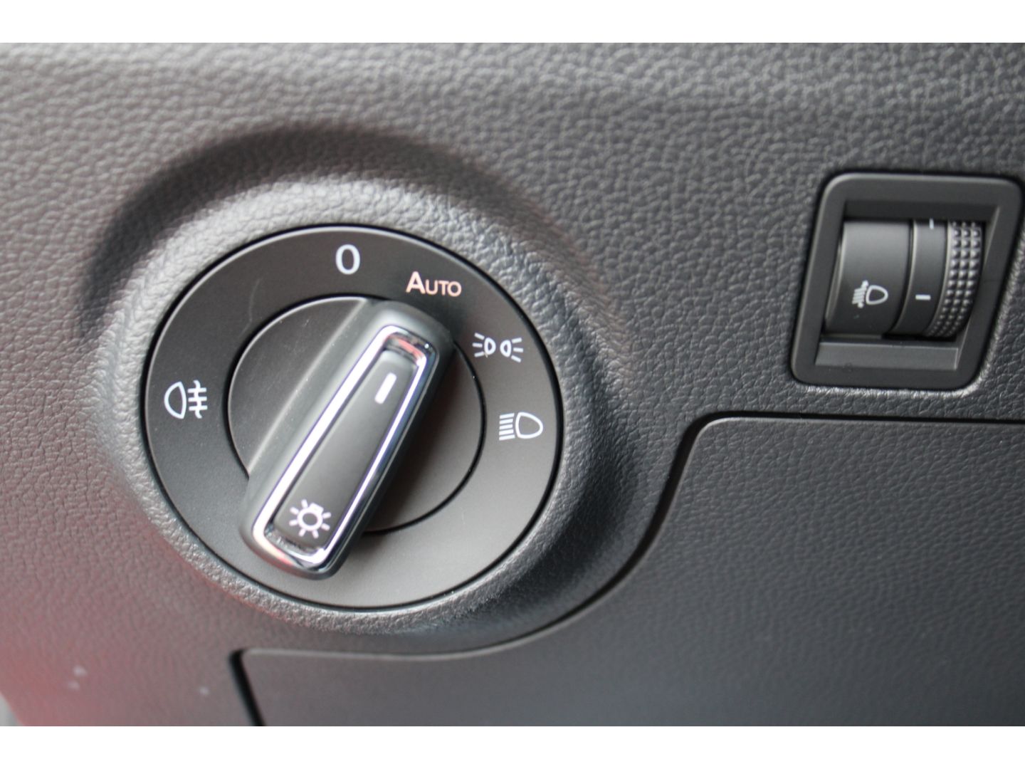 SEAT Ibiza 1.0 MPI Style Klima SHzg GRA GJR DAB PDC B - Image 14