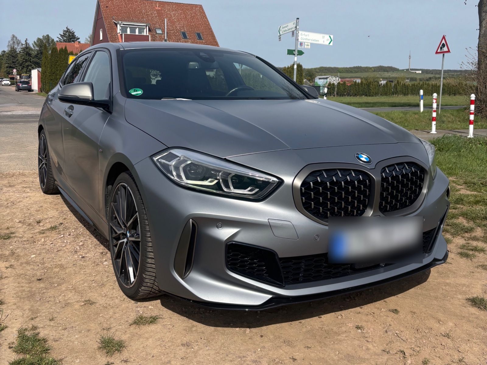BMW €VB  BMW M135i xDrive |306 PS| Frozen Pure Grey 