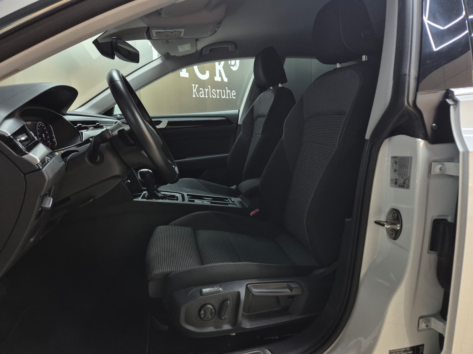 Fahrzeugabbildung Volkswagen Arteon 2.0 TDI DSG >VIRTU+NAVI+SHZ+LED+PDC+ACC+