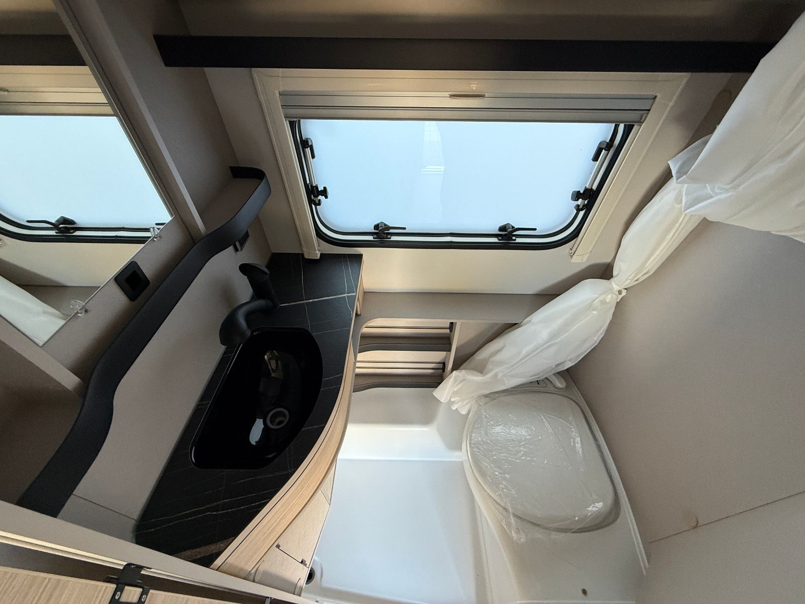 Fahrzeugabbildung HYMER / ERIBA / HYMERCAR Eriba Touring 542 Tango Red  - 5.344€ SPAREN!