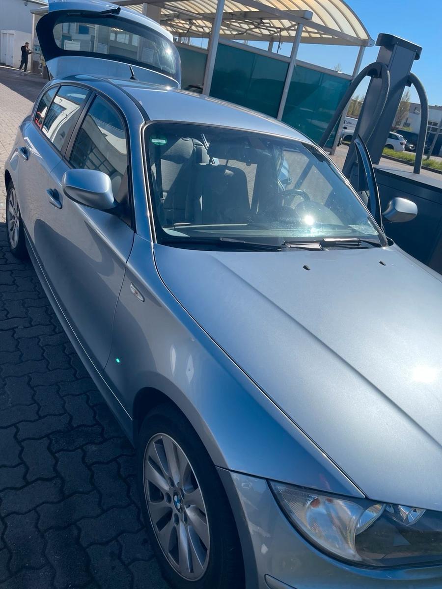 BMW 116 2010 — interior