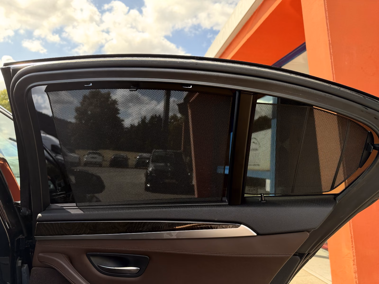 BMW 550i LCI M Sport | 449 ch | BVA | Affichage tête haute | Soft Close | Caméras 360 | Harman Kardon