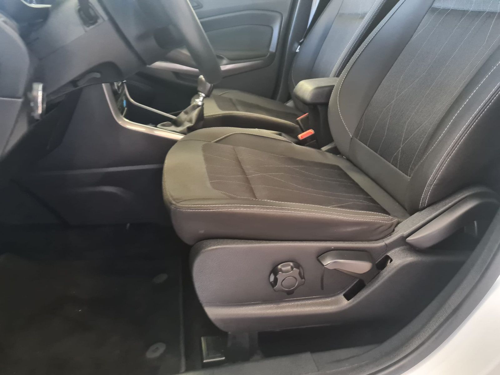 Fahrzeugabbildung Ford EcoSport Cool & Connect / NAVI / WINTERPAKET