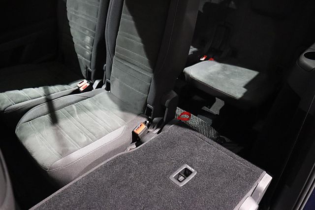 Touran 1.8TSI Highline179PS NAVI TEMPOMAT 7Sitze