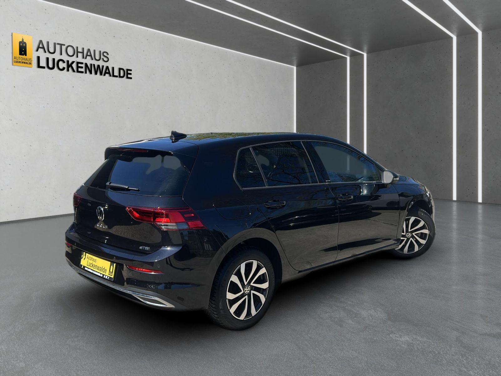 Volkswagen Golf VIII 1.0 eTSI Active DSG *ACC*NAV*R-CAM*
