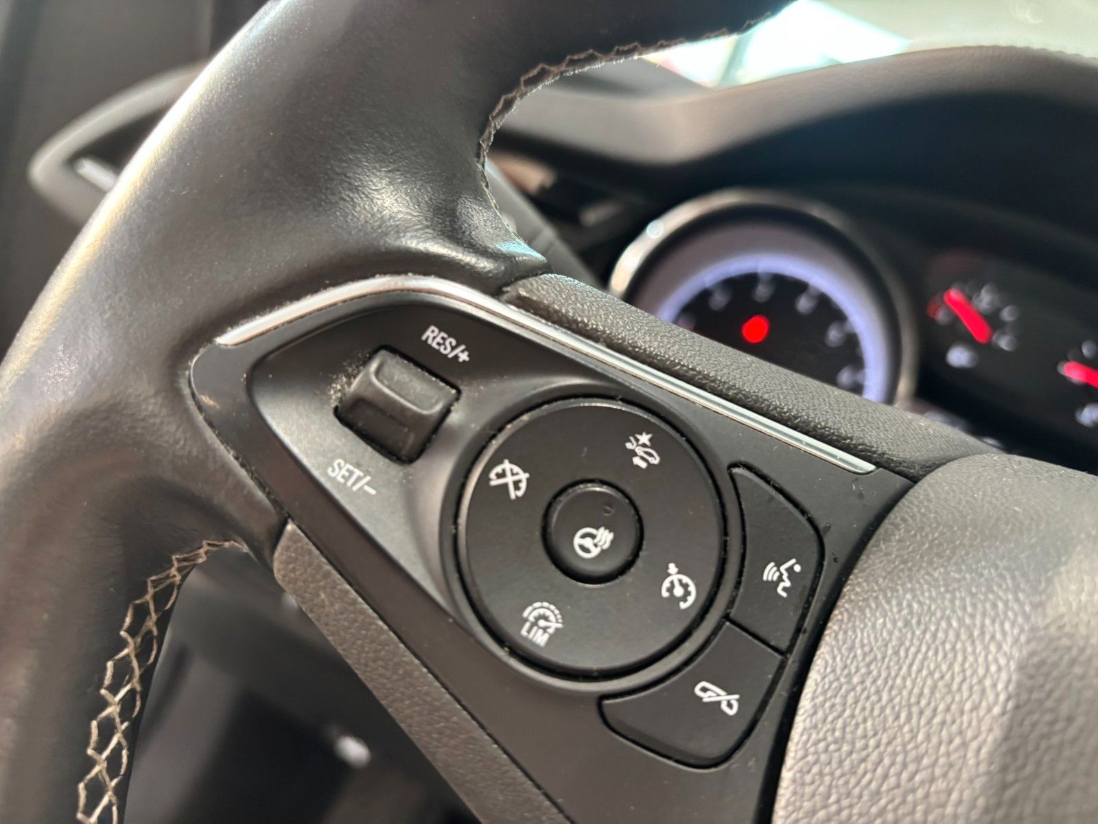 Fahrzeugabbildung Opel Insignia B ST 1.5 INNOVATION NAVI/SHZ/KAMERA/MAT