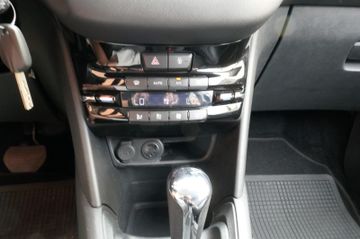 Fahrzeugabbildung Peugeot 208 Allure, Navi, Sitzheizung
