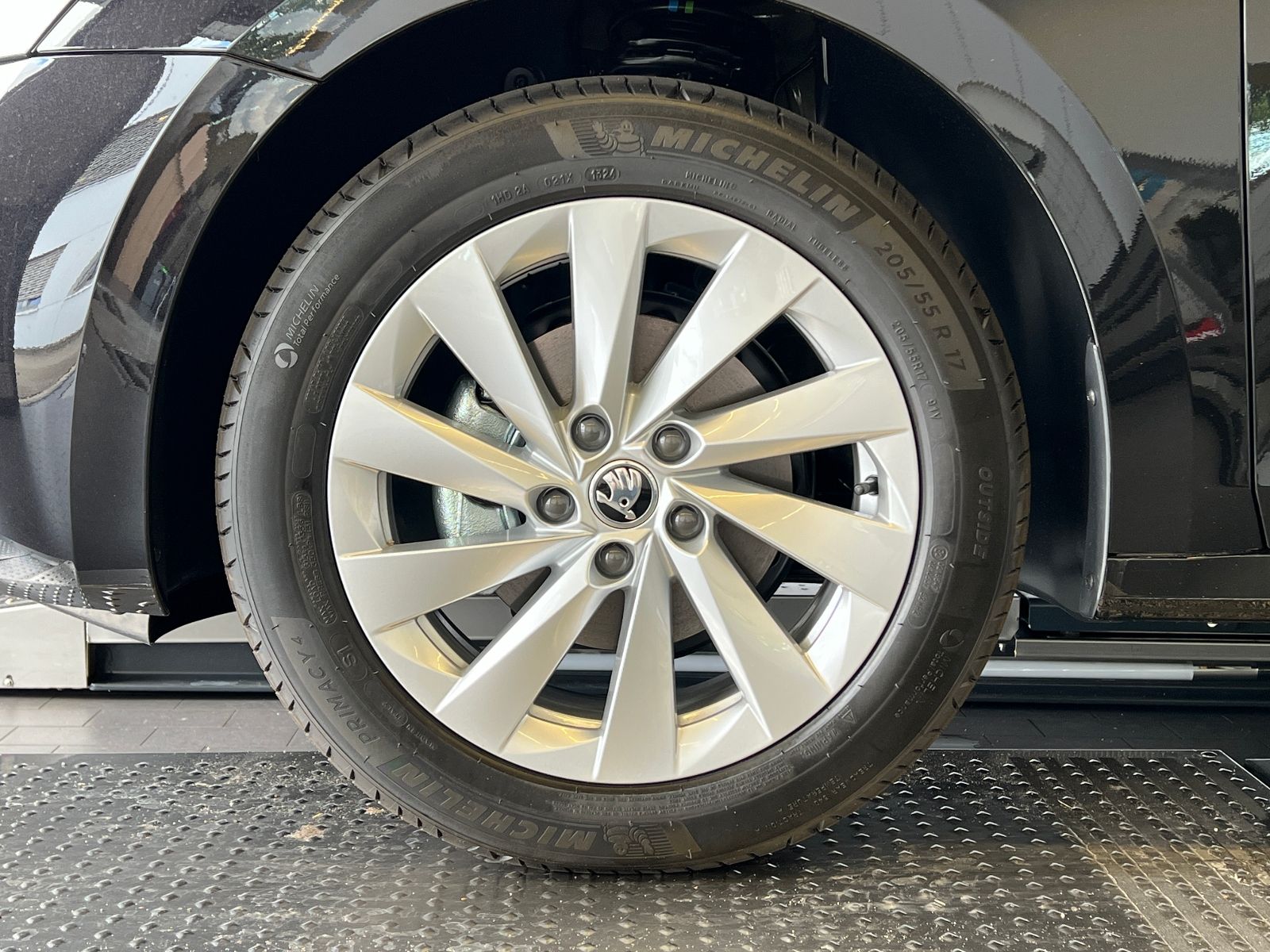 Fahrzeugabbildung SKODA Octavia Combi FL Exclusive 1.5 TSI mHEV DSG *LED
