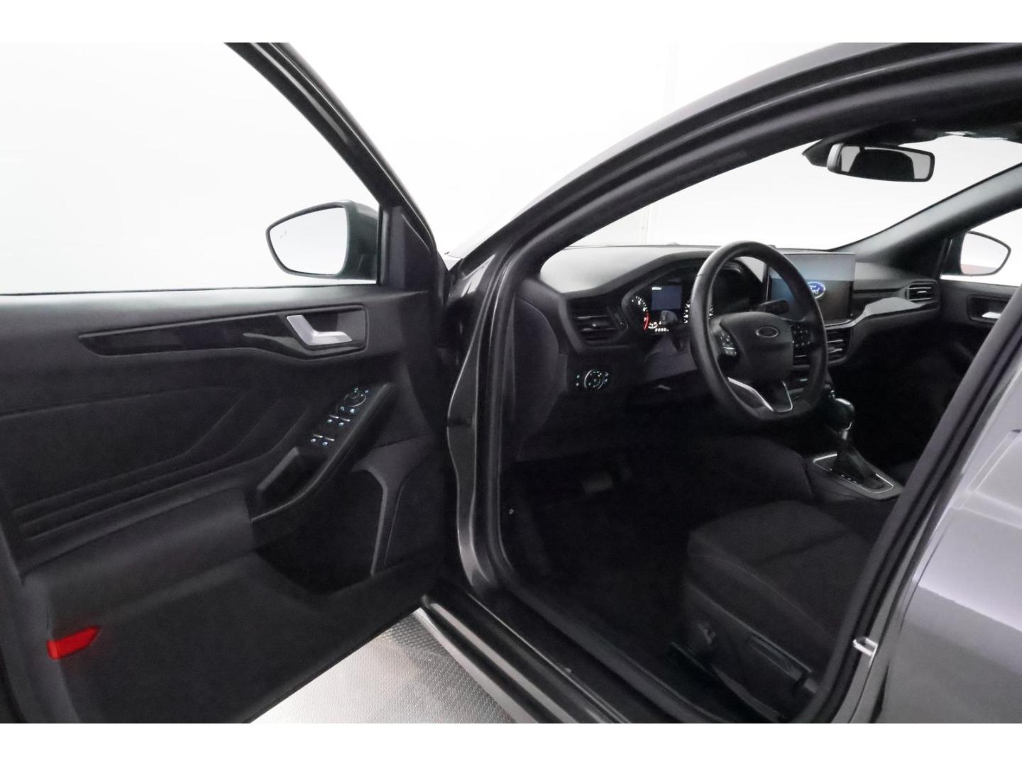 Ford Focus 1.0EB Turnier Aut.ST-Line+LED+NAVI+KAMERA, миниатюра 13