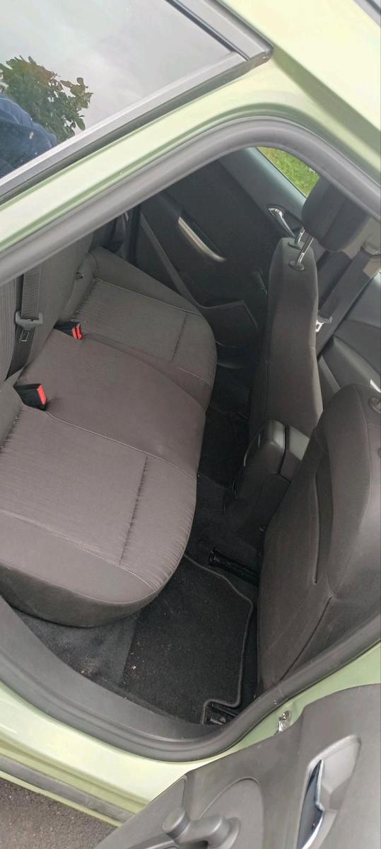 Opel Astra 2011 — photo 10