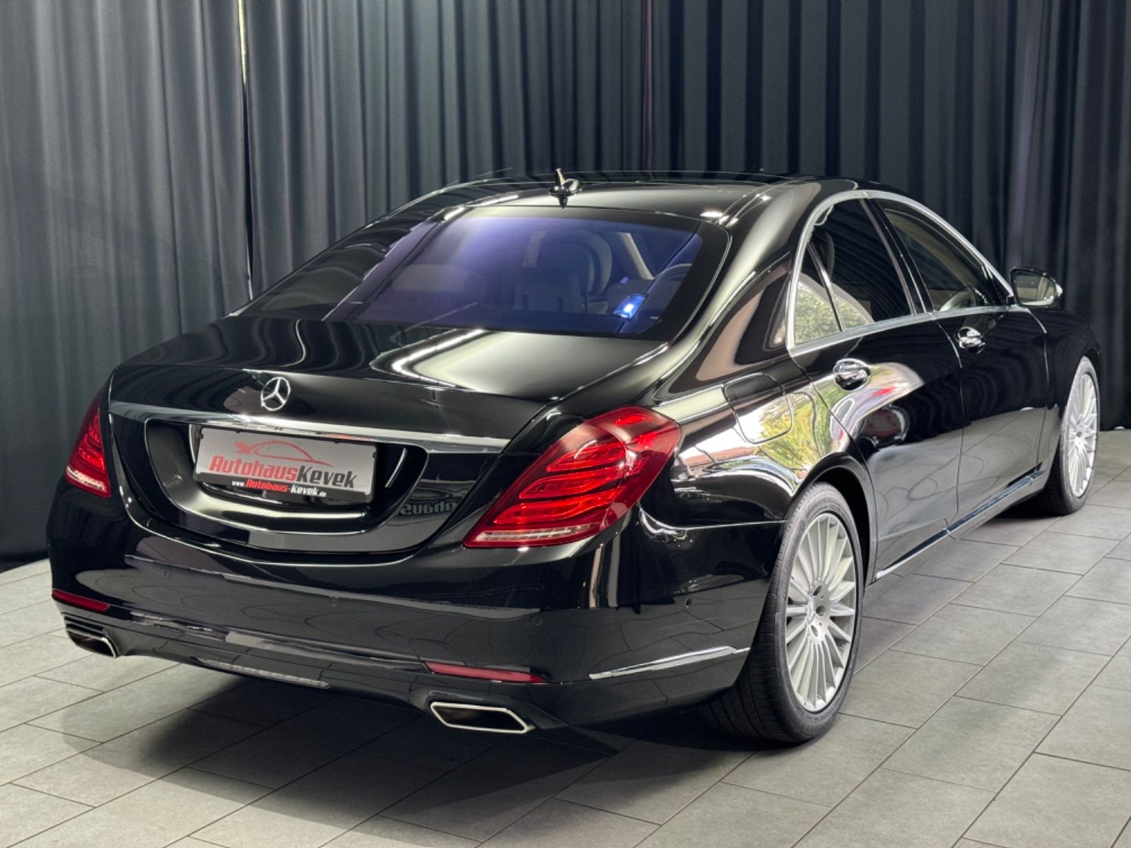 Fahrzeugabbildung Mercedes-Benz S 500 4Matic*HEAD-UP*360 KAMERA*BURMESTER*1.HAND