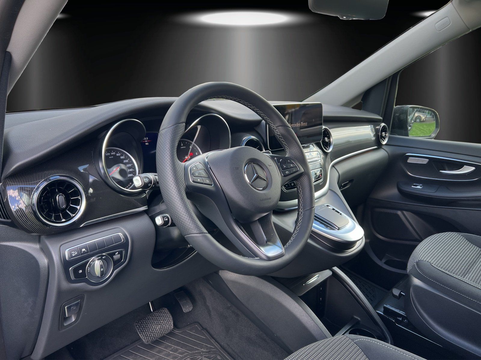 Fahrzeugabbildung Mercedes-Benz V300d 4M EDITION Extralang AIRMATIC DISTR 19"AMG