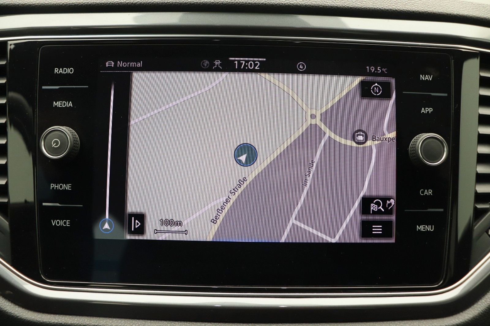 Fahrzeugabbildung Volkswagen T-Roc Sport  ACC Navi DSG LED