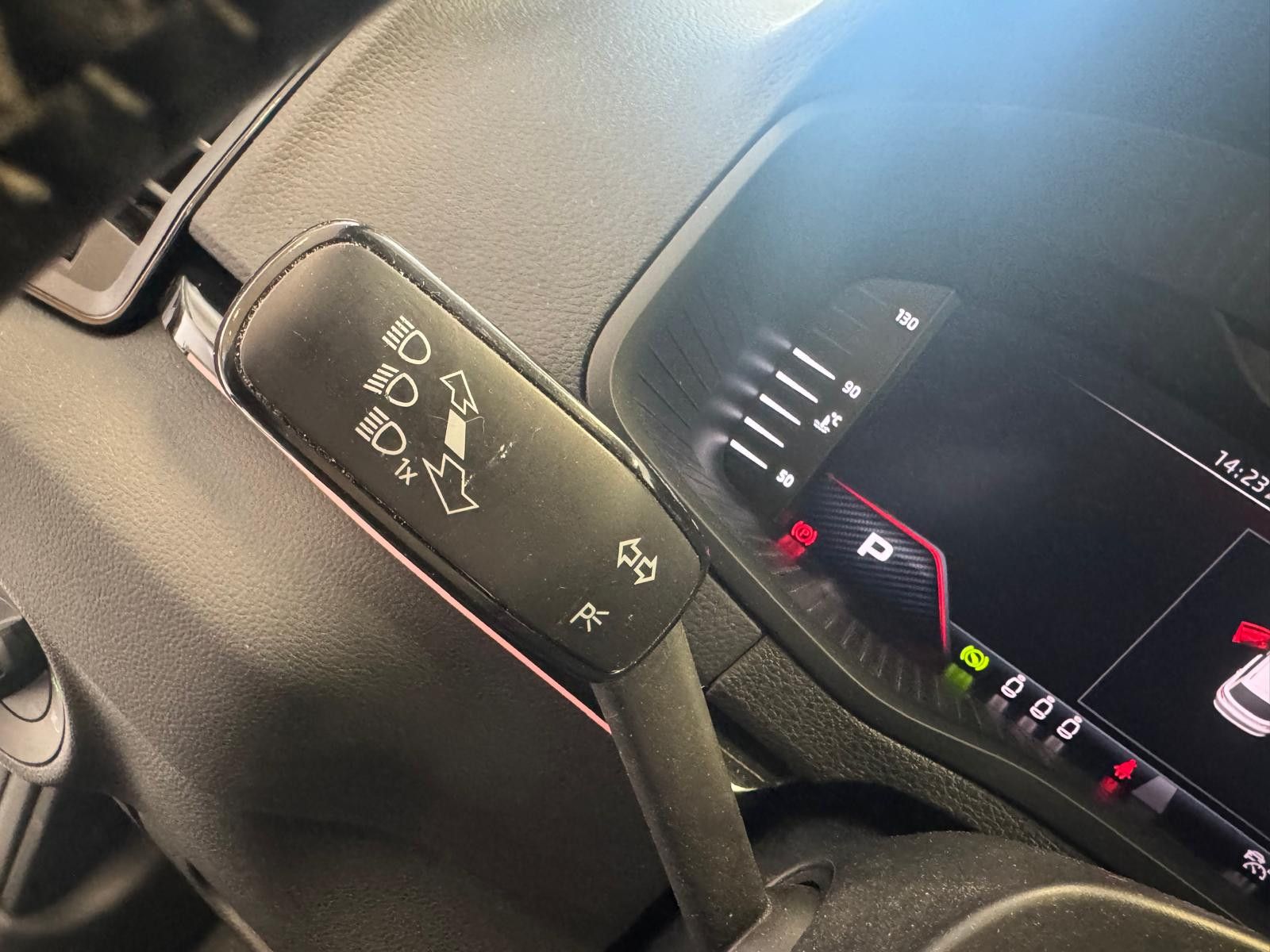 Fahrzeugabbildung SKODA Karoq Sportline 4x4 /1.HAND/NAVI/KLIMA/
