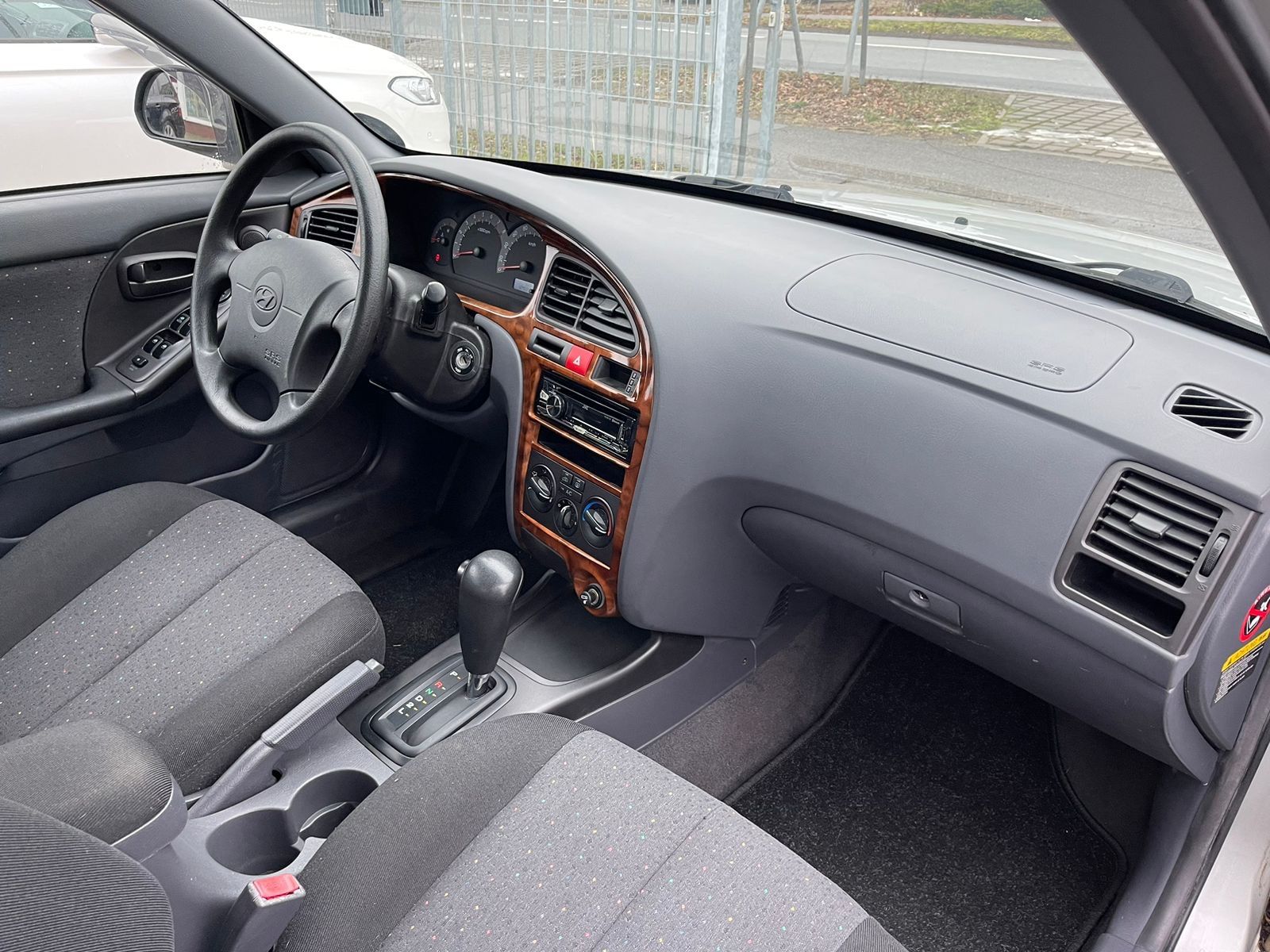 Fahrzeugabbildung Hyundai Elantra 1.6 GLS*Klima*Automatik*