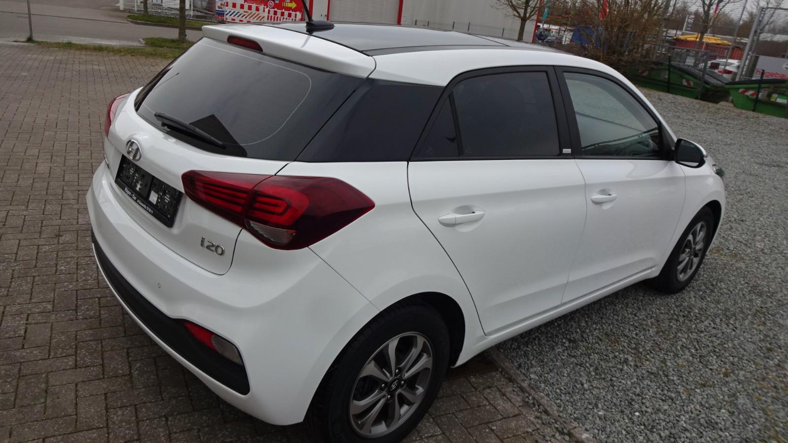 Hyundai i20 blue 1.2 Trend