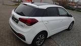 Hyundai i20 blue 1.2 Trend - Hyundai i20: Schiebedach