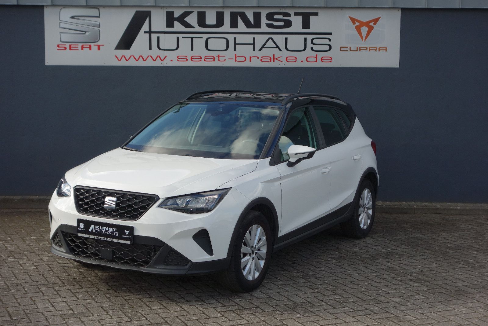 SEAT Arona Style 1,0 TSI 70 KW"Navi,LED,9600 km