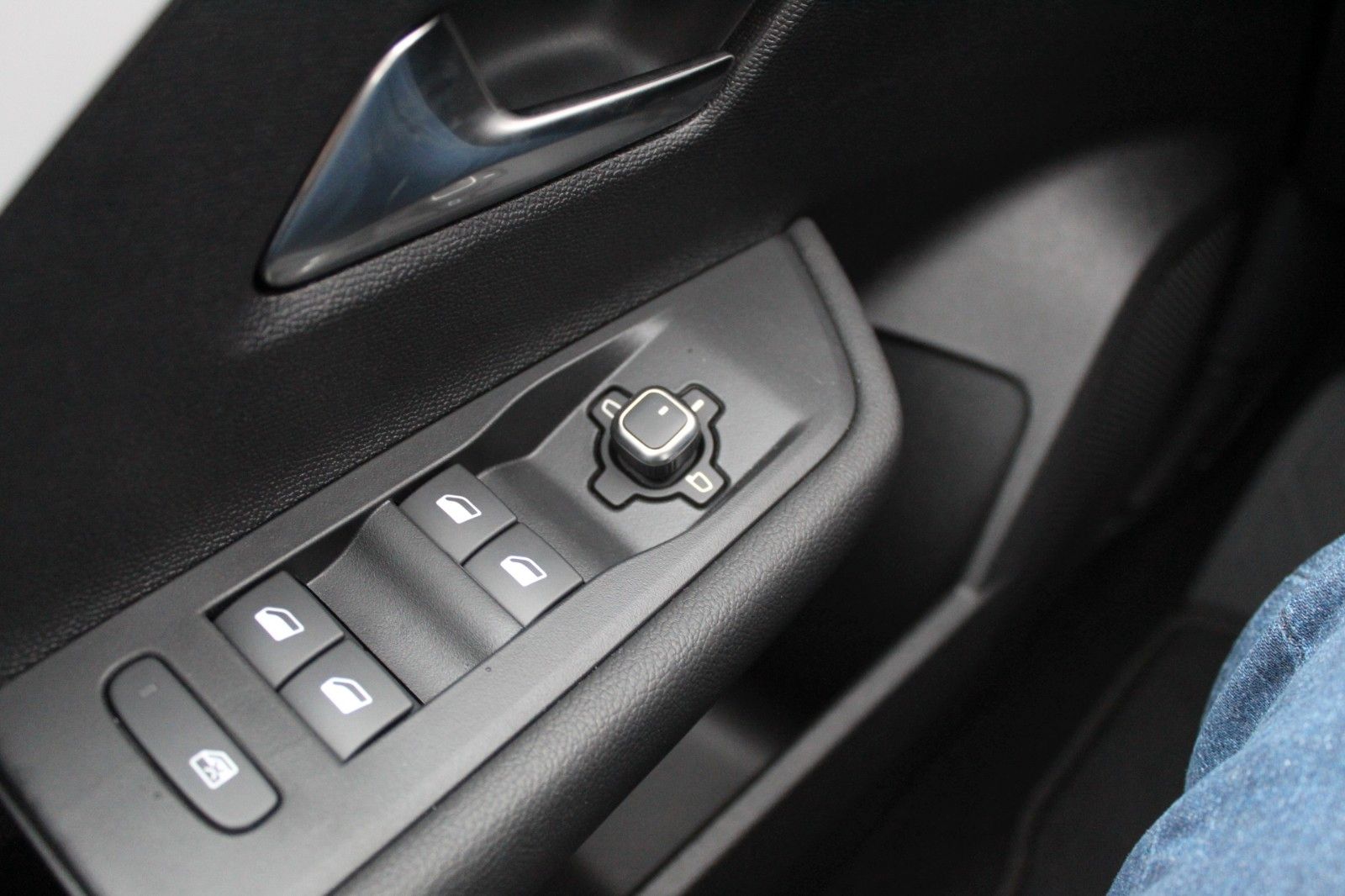 Fahrzeugabbildung Opel Astra L Lim*Edition*RFK*Klima*PDC*SHZ*LED