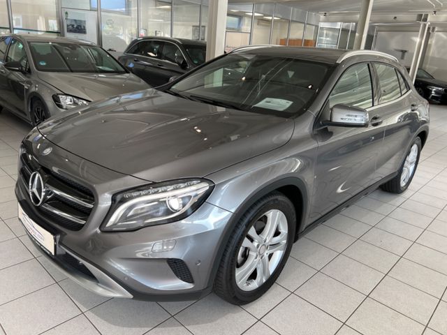 Mercedes-Benz GLA 180 Urban TEILLEDER NAVI XENON NUR 74.000 KM