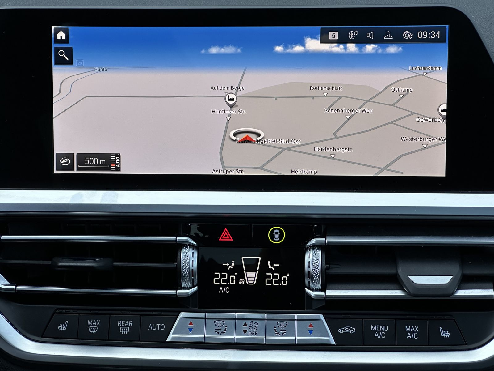 Fahrzeugabbildung BMW 330e Touring xDrive Sport Line NAV+LED+AHK+PANO