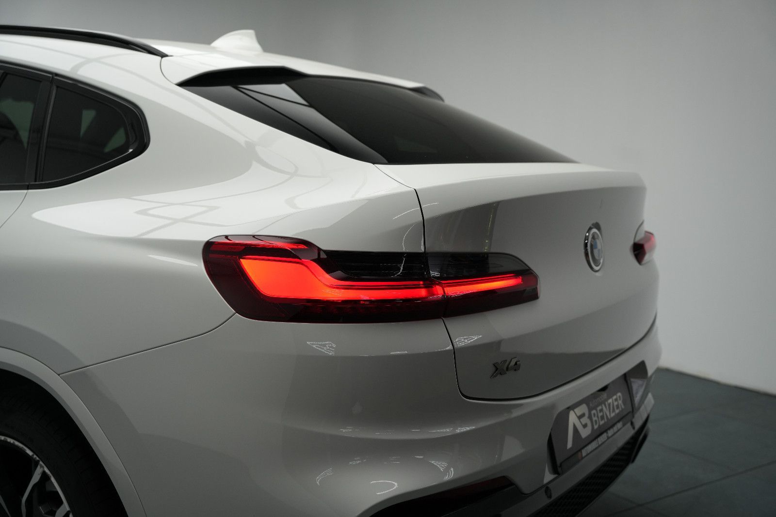 Fahrzeugabbildung BMW X4 M40 /HUD/LED/AHK/Leder/HUD/Ambiente/360°Cam/