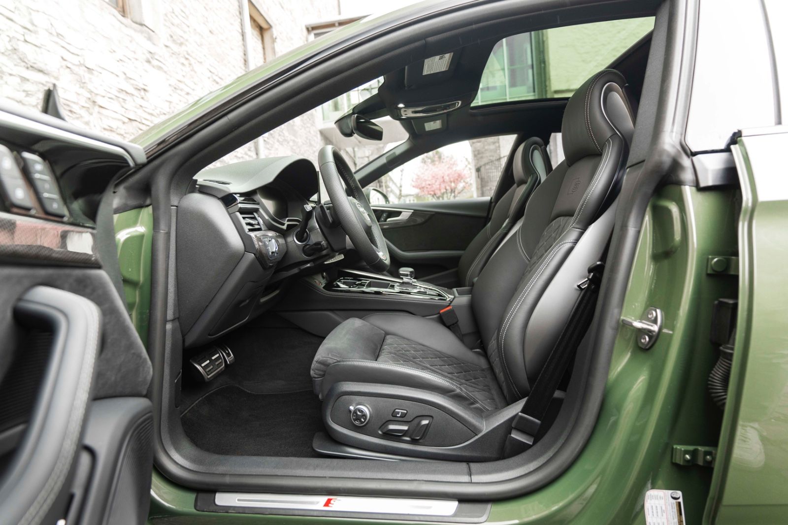 Fahrzeugabbildung Audi S5 TFSI SPORTBACK CARBON CARPLAY B&O MASSAGE 360