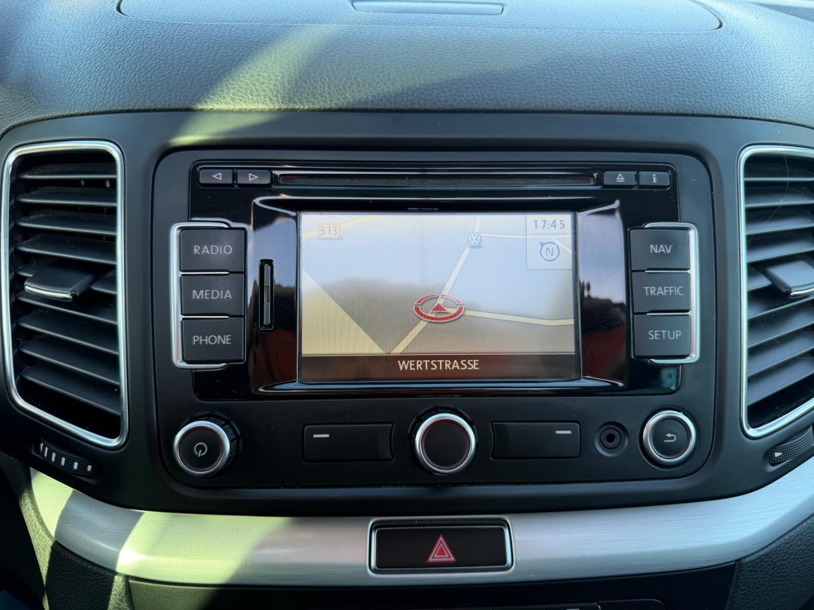 Volkswagen Sharan 2012 — photo 12