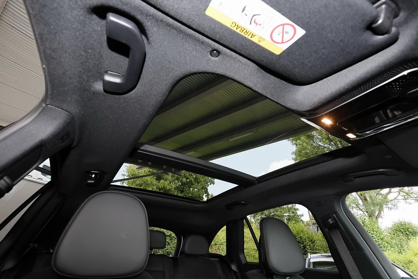 Mercedes-Benz GLC 300 d 4M AMG MBUX+360°+DIG-LED+Pano+AHK+Nigh