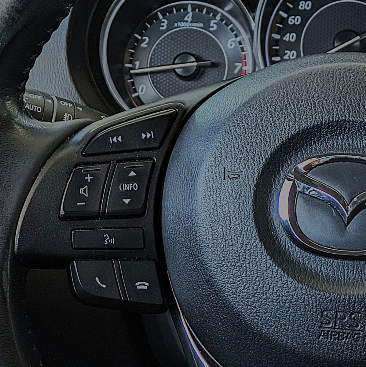 Fahrzeugabbildung Mazda 6 Kombi Center-Line KLIMAAUT SITZHEIZG NAVI 19''