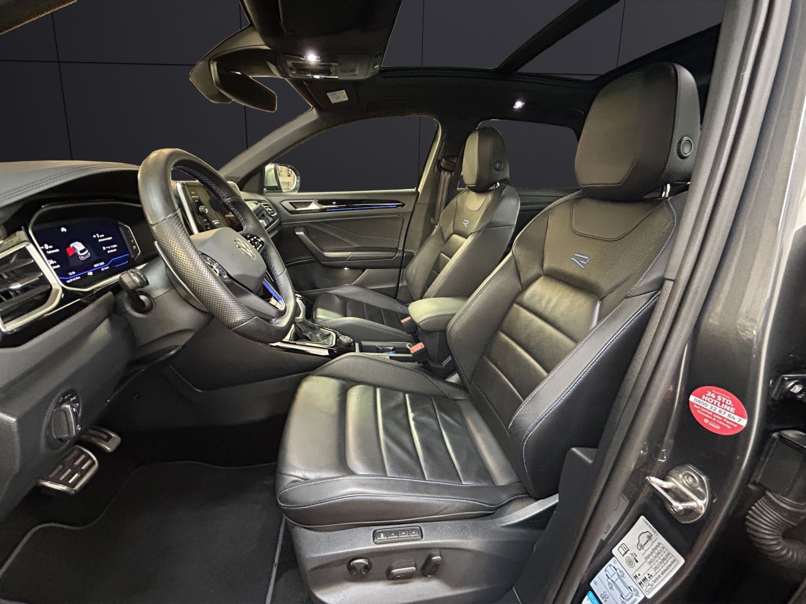 Fahrzeugabbildung Volkswagen T-Roc R 4M DSG  IQ.Light ACC AHK PANO SHZ RearVi