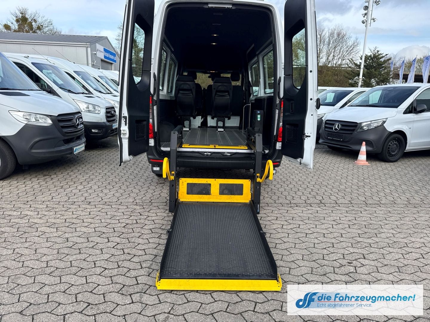 Fahrzeugabbildung Mercedes-Benz Sprinter III Tourer 311 CDI L2 VI Totwinkelassis