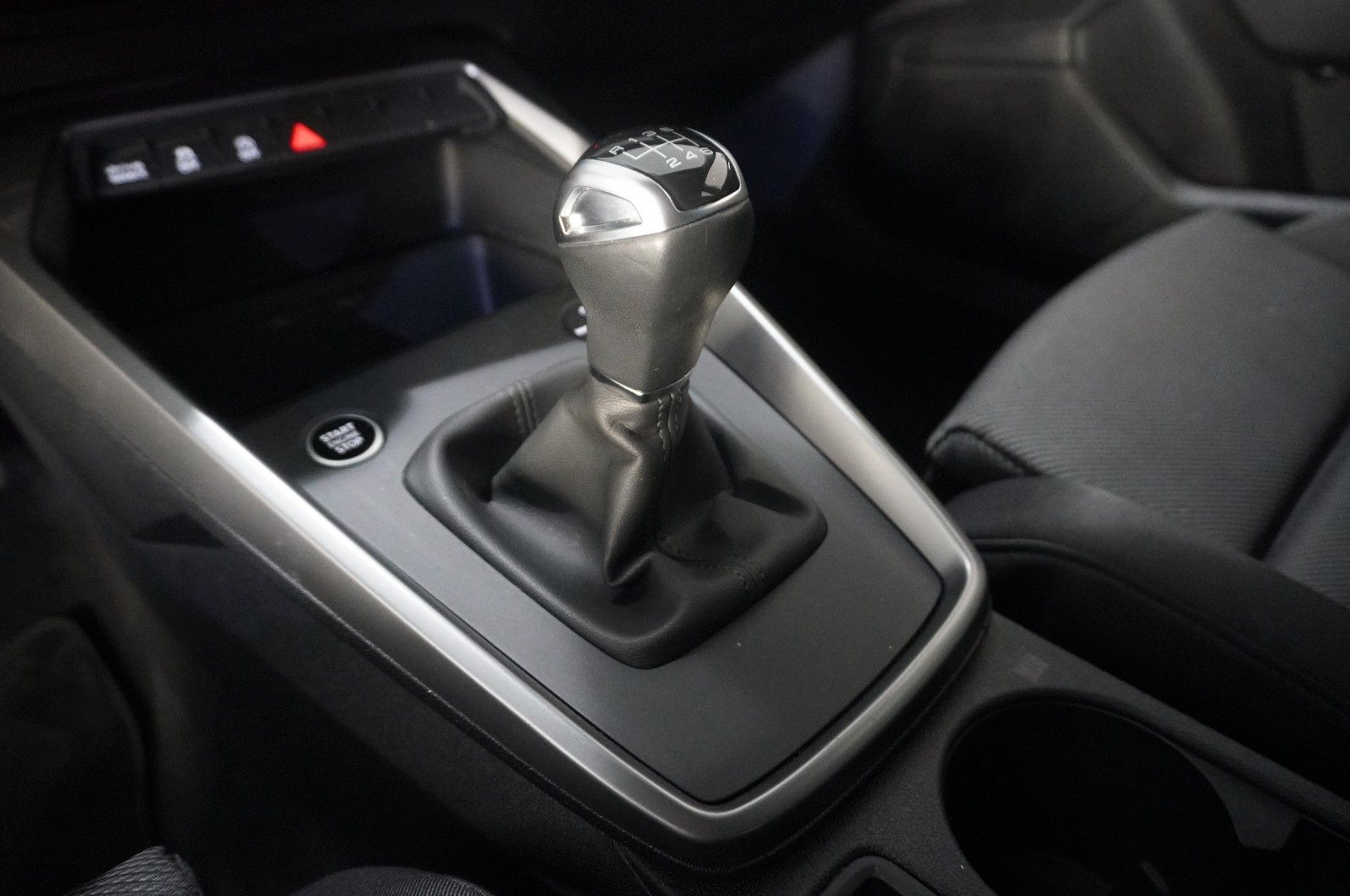 Fahrzeugabbildung Audi A3 Sportback 35 TFSI NAVI/LED/SPORT/SHZ/VIRT/DAB