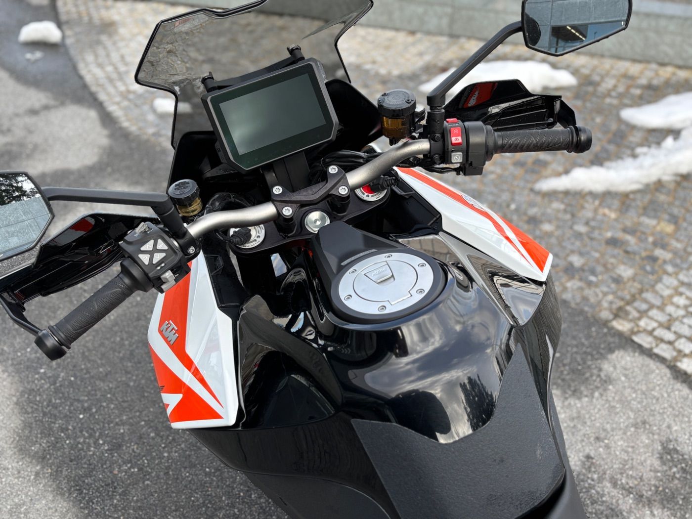 Fahrzeugabbildung KTM 1290 Super Duke GT mit Trackpack Mivv Sportauspu