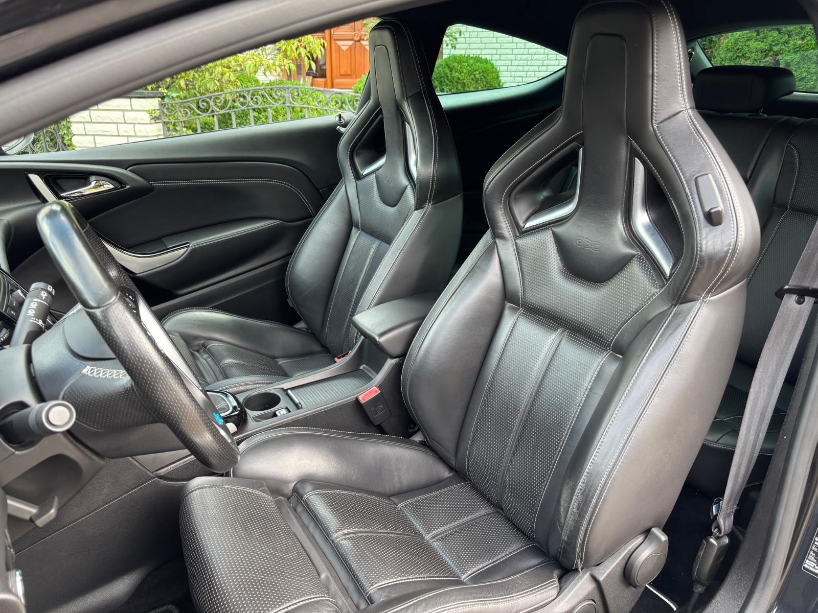 Opel Astra J GTC OPC 2.0 280ch - Carnet entretien - Sièges sport - Régulateur de vitesse - Suspension sport