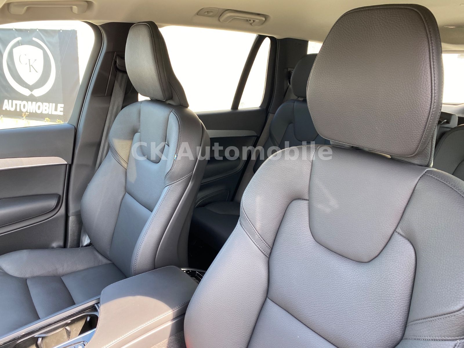 Fahrzeugabbildung Volvo XC90 T8 Core Recharge Plug-In Hybrid AWD/7 Sitze